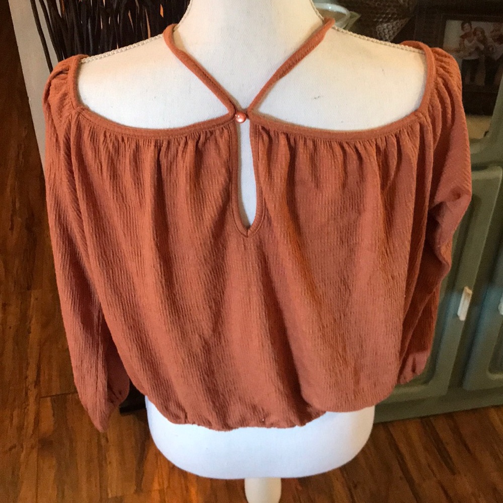 Off shoulder top - Picture 2 of 3